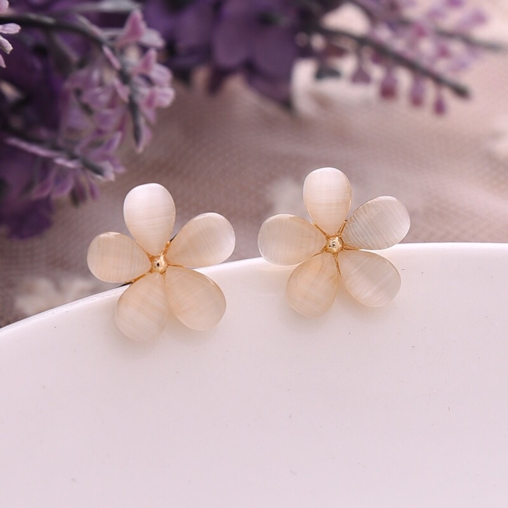 Floral earring - Picture 4 of 5